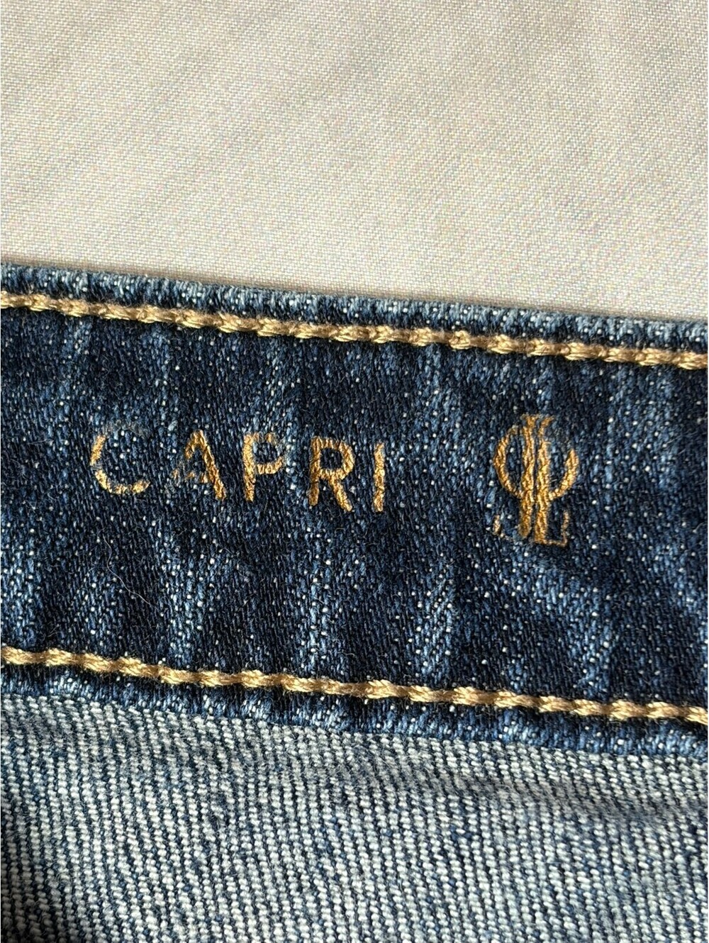 Jennifer Lopez Capri Womens Size 14 Distressed Stretch Jeans Blue Denim - Picture 4 of 9